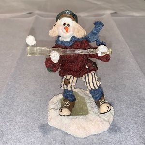 Boyd’s Bears figurine “Pee Wee Buntsalot…Winter League”